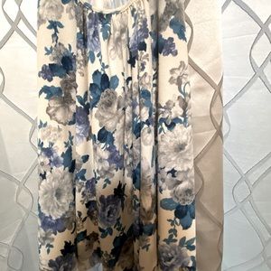 Mini flowing floral summer dress.